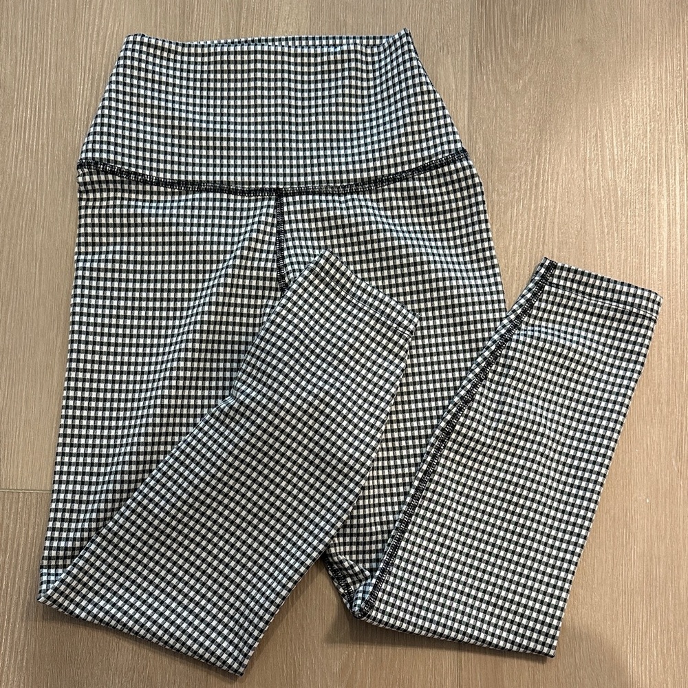 Nike Women Black and White Grid Leggings